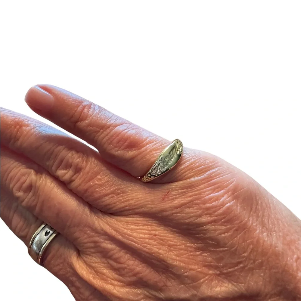Gold “Mama” Floral Minimalist Ring